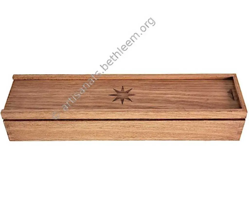 -supprime-creche-complete-dans-boite-en-chene (1) (1).webp