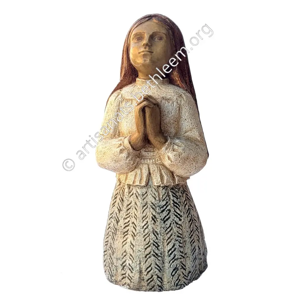 jacinta-de-fatima-a-genoux.webp
