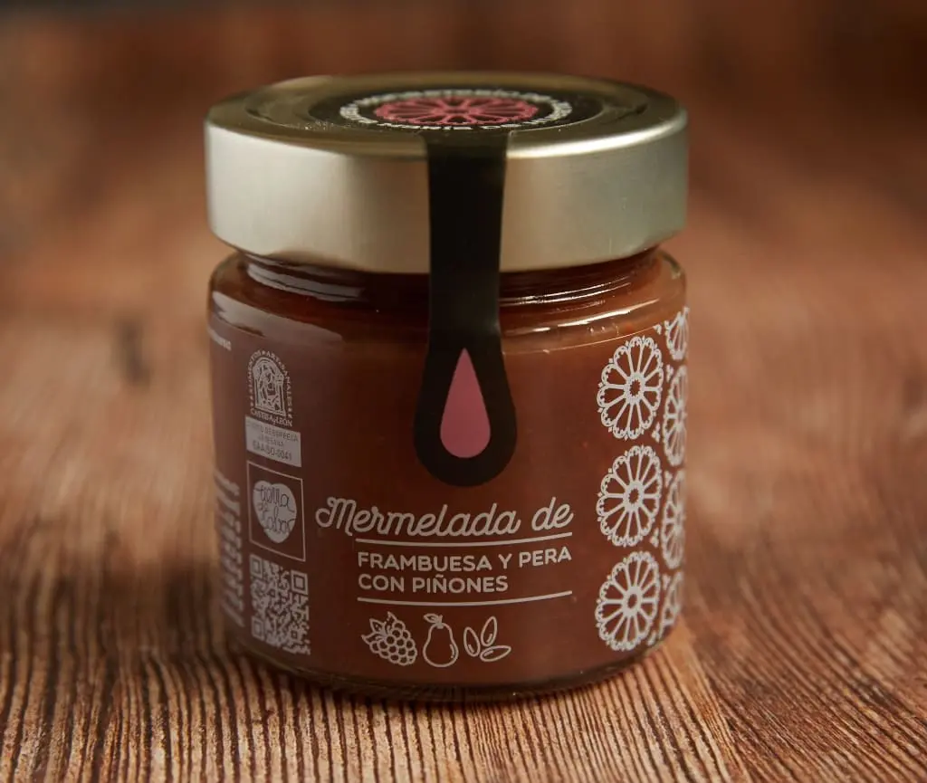 Mermelada de frambuesa, pera y piñones