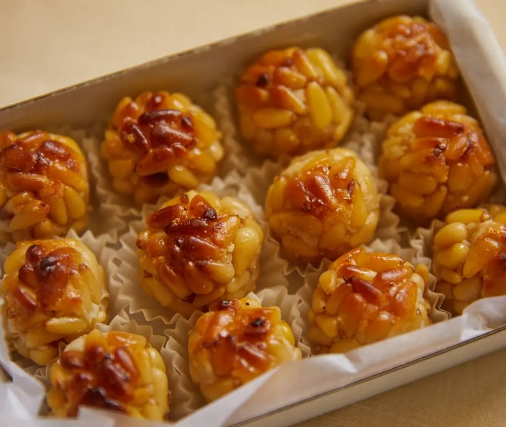 Panallets de piñones