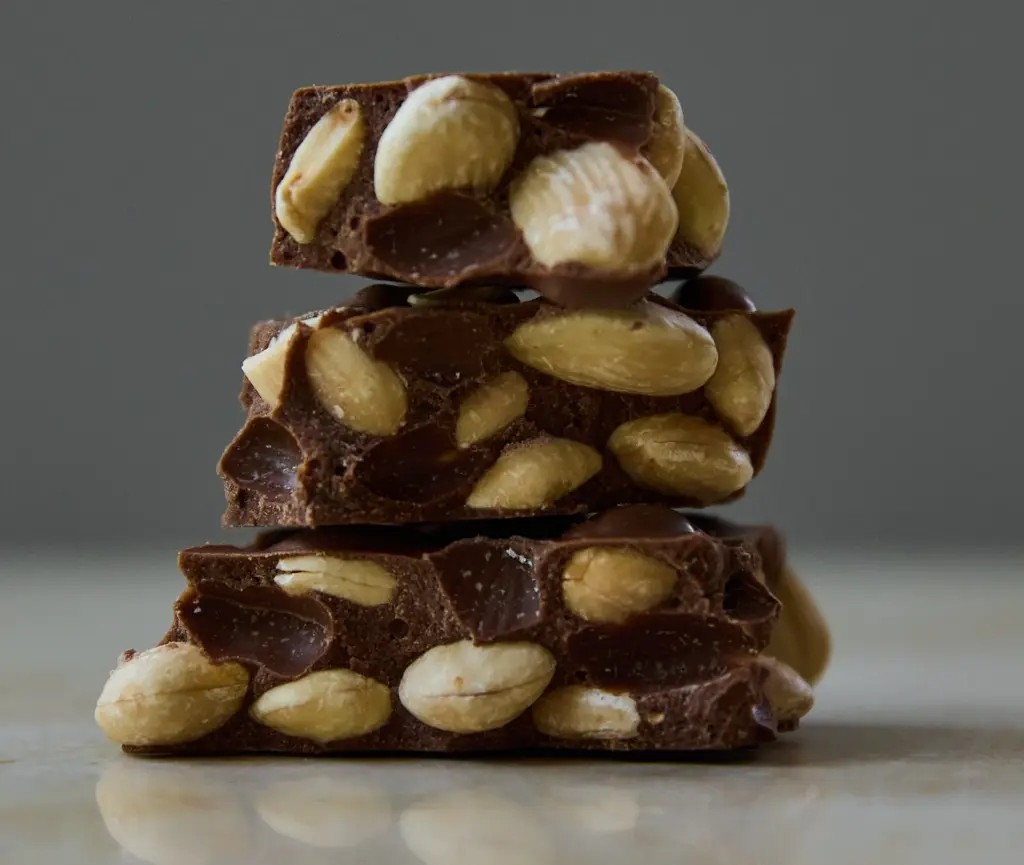 Turrón de chocolate con almendras