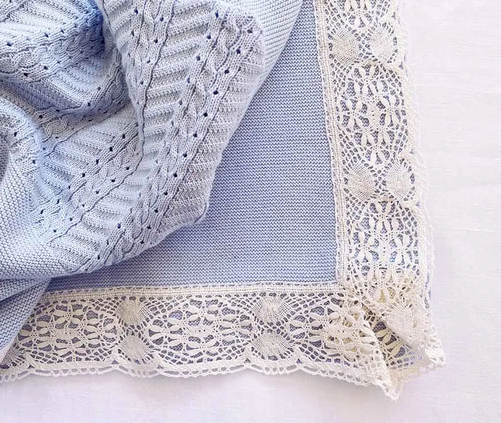 Toquilla con puntilla 