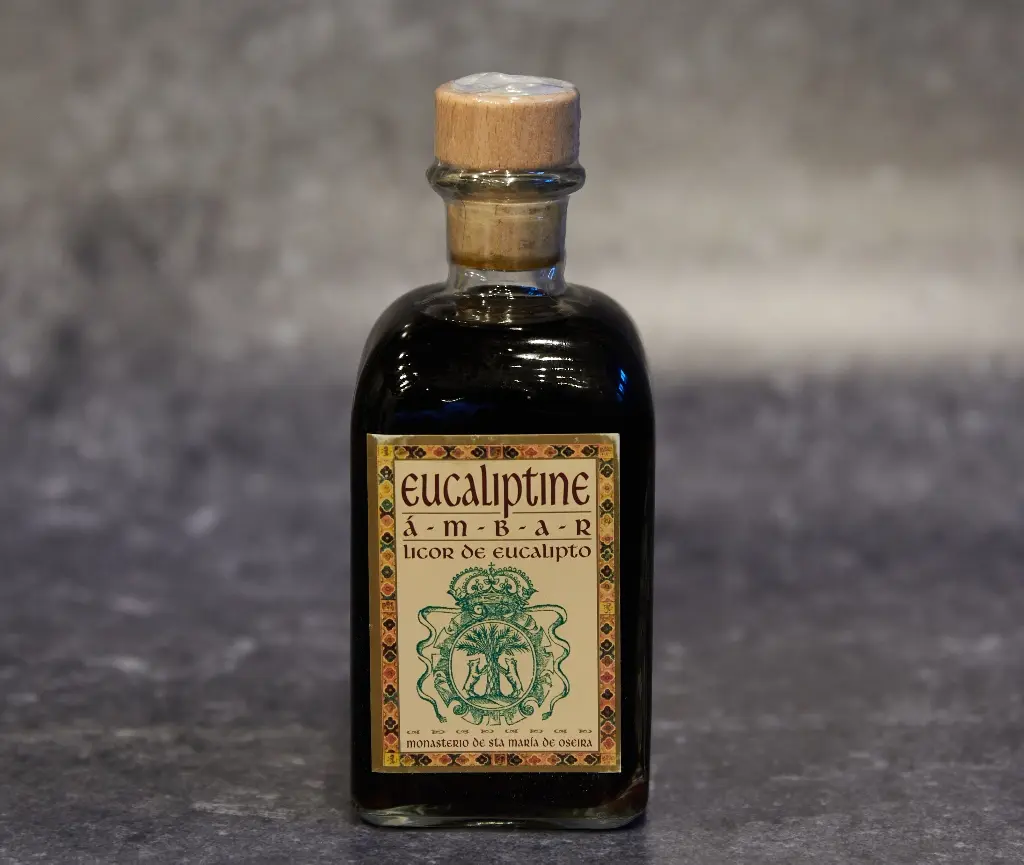 Licor Eucaliptine ámbar