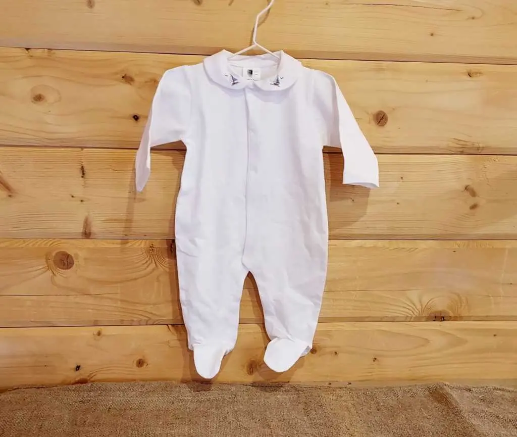 Pijama blanco bordado