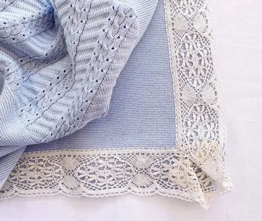 Toquilla con puntilla 