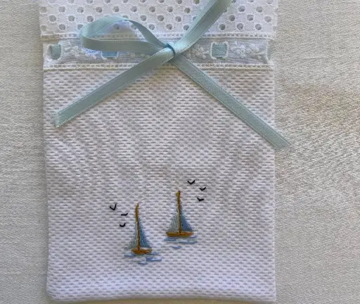 Porta chupetes bordado