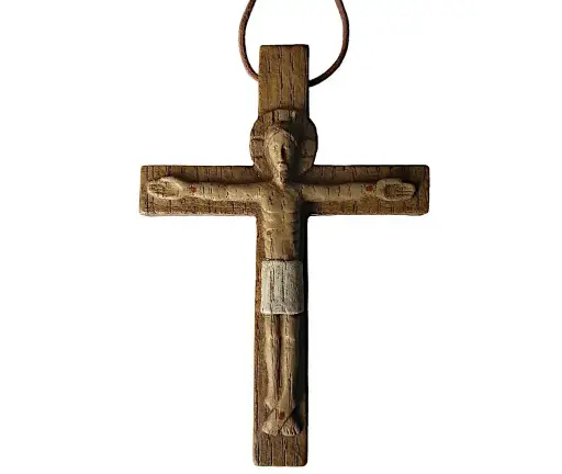 Cristo en relieve en cruz